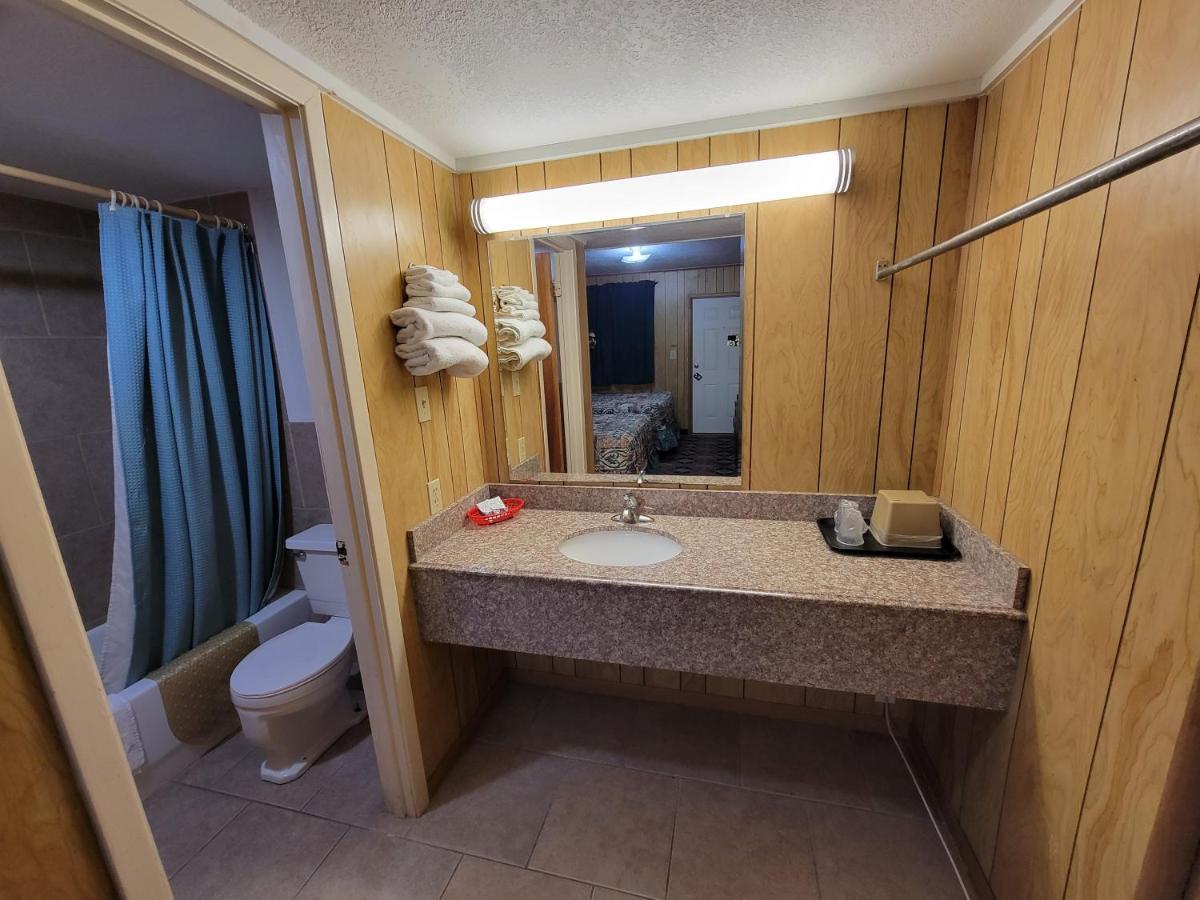 Eddy'S Motel Плезънтън Екстериор снимка