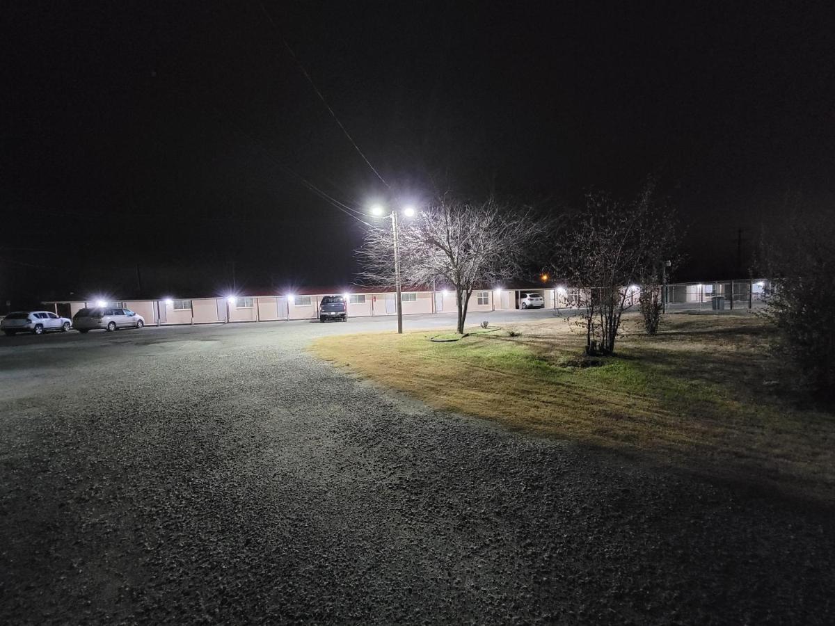 Eddy'S Motel Плезънтън Екстериор снимка