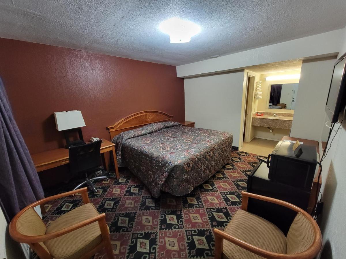 Eddy'S Motel Плезънтън Екстериор снимка